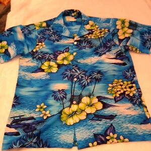 MENS..VTG. HAKILAU HAWAII FASHIONS LILIES BUTTON DOWN SHORT SLEEVE COLLAR..SZ.M.